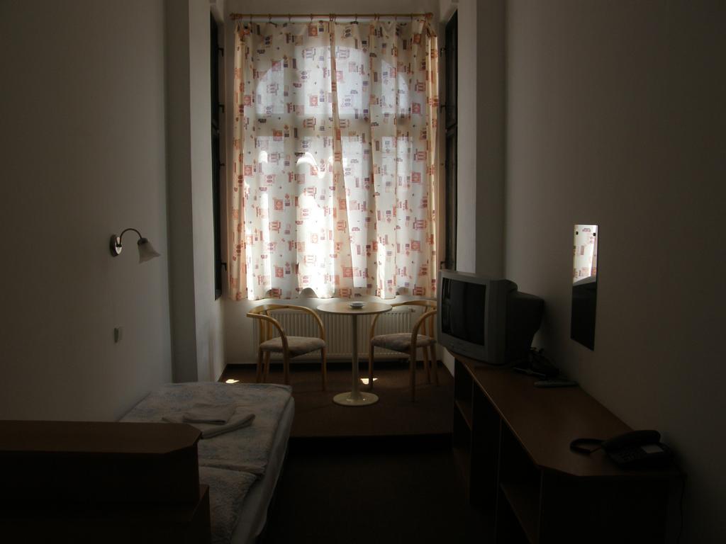 צ'סקה בודיוביצה Hotel Filip מראה חיצוני תמונה