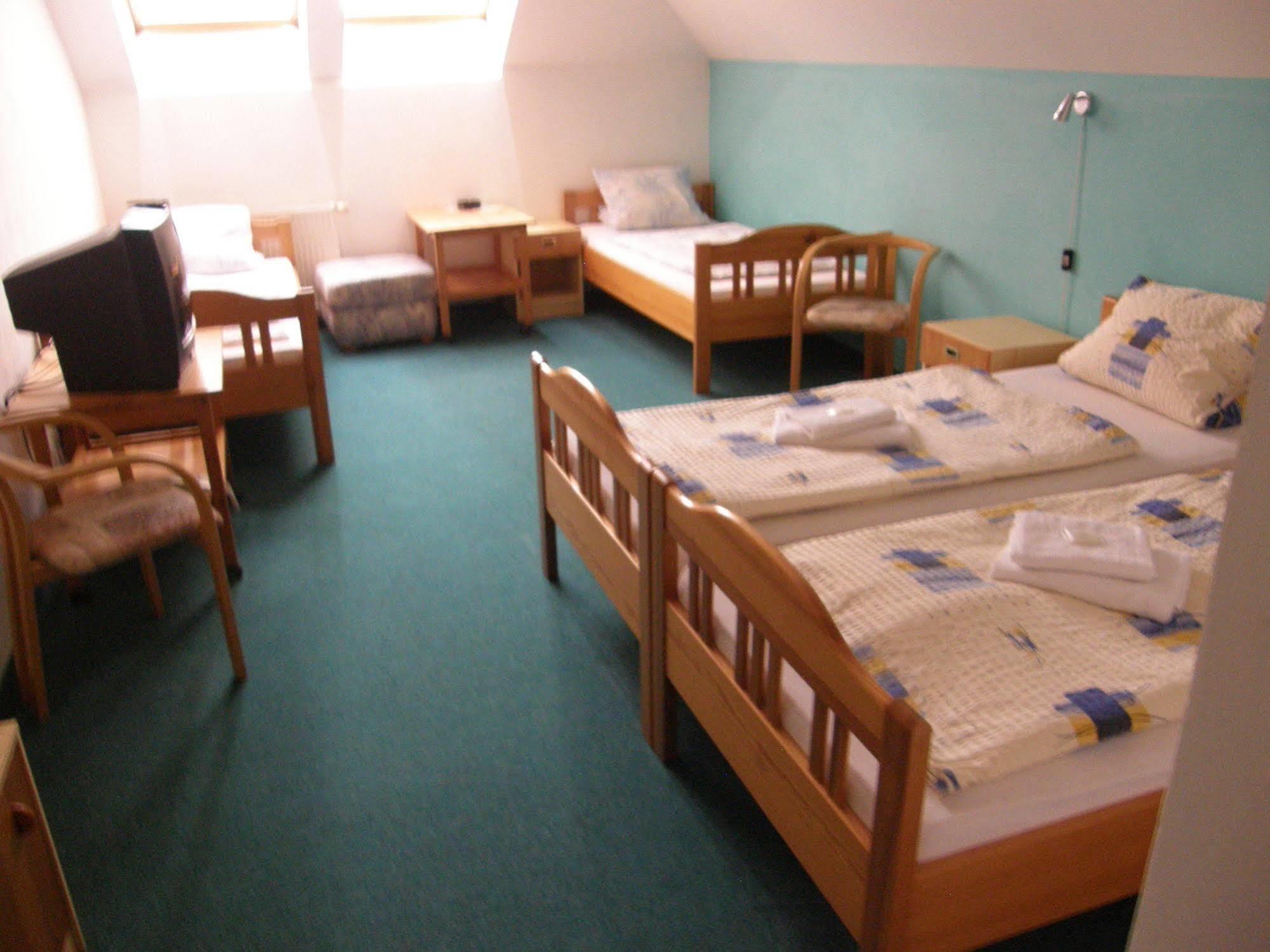 צ'סקה בודיוביצה Hotel Filip מראה חיצוני תמונה